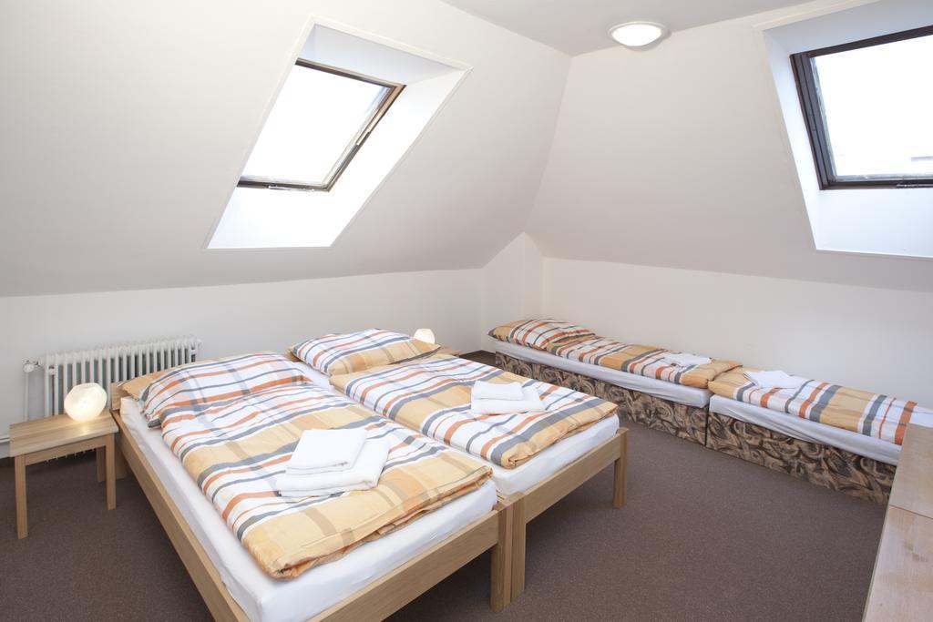 Oneman Hostel Прага Номер фото